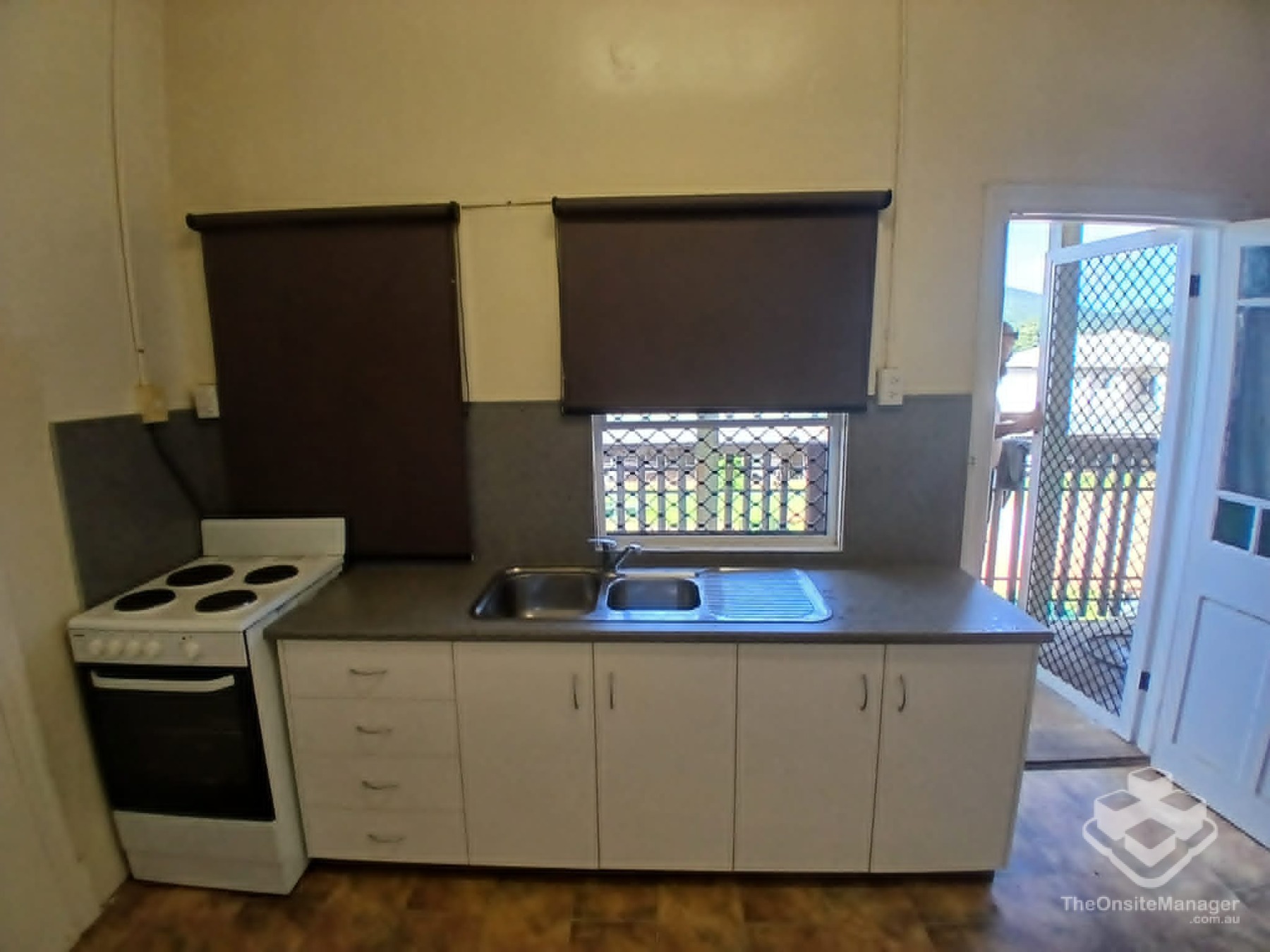 Walk to Town - 2 Bedroom Unit in Tully
