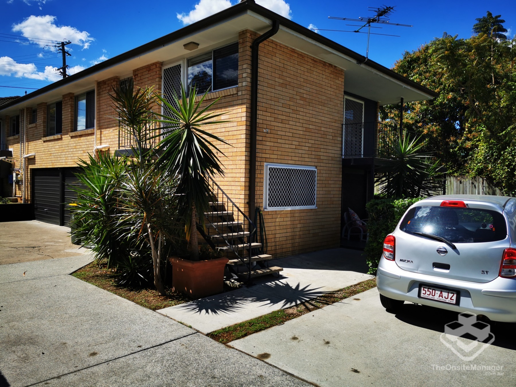 2 Bedrooms Unit. Perfectly Positioned, Close to All Amenities! Water and electricity Included!