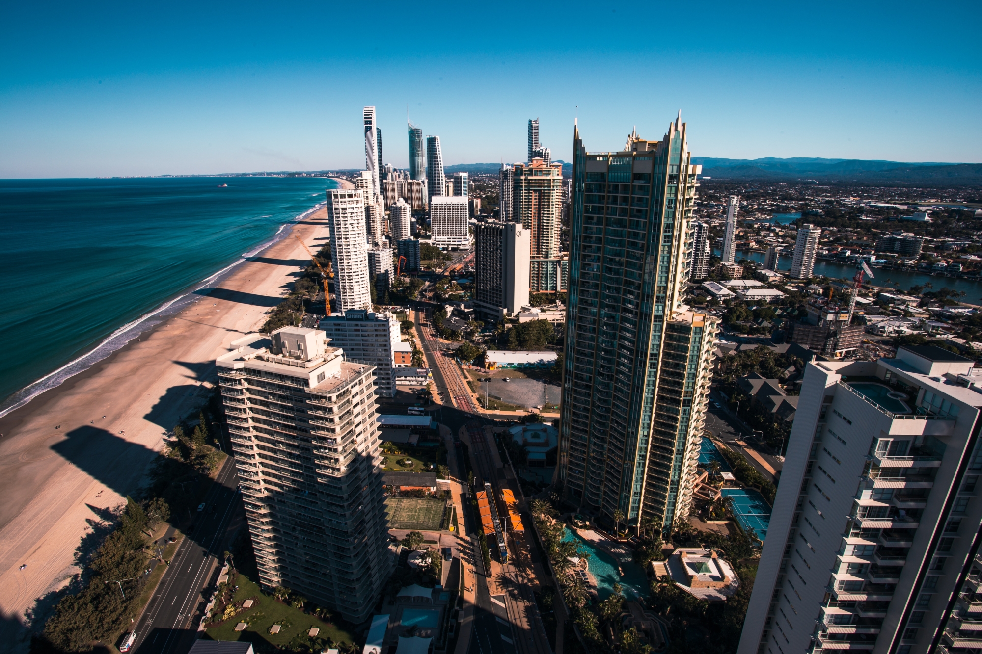Blue Chip, High Net, Beachside Main Beach | Resort Brokers ID : MR009346