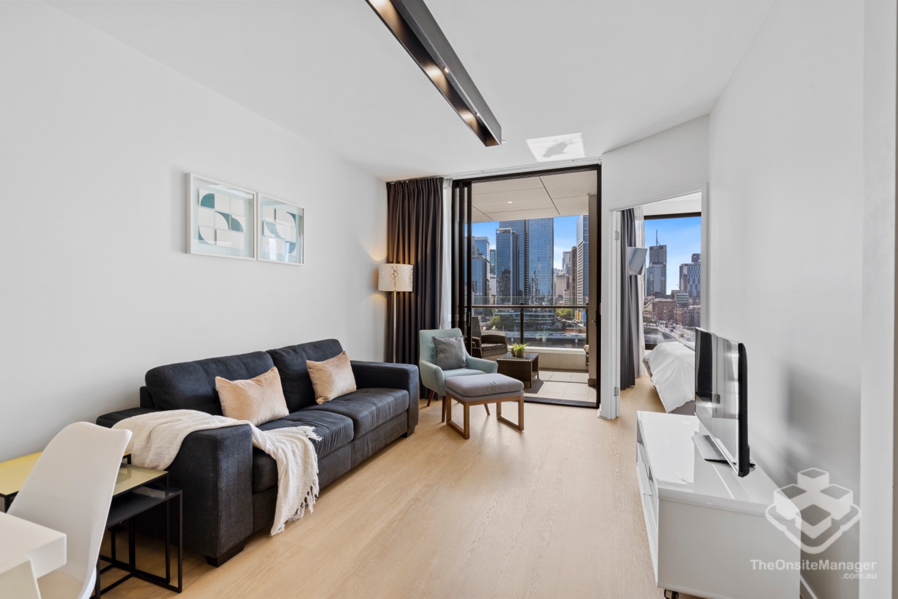 UNMATCHED CITY & RIVER VIEWS IN SOUTH BRISBANES BEST LOCATION