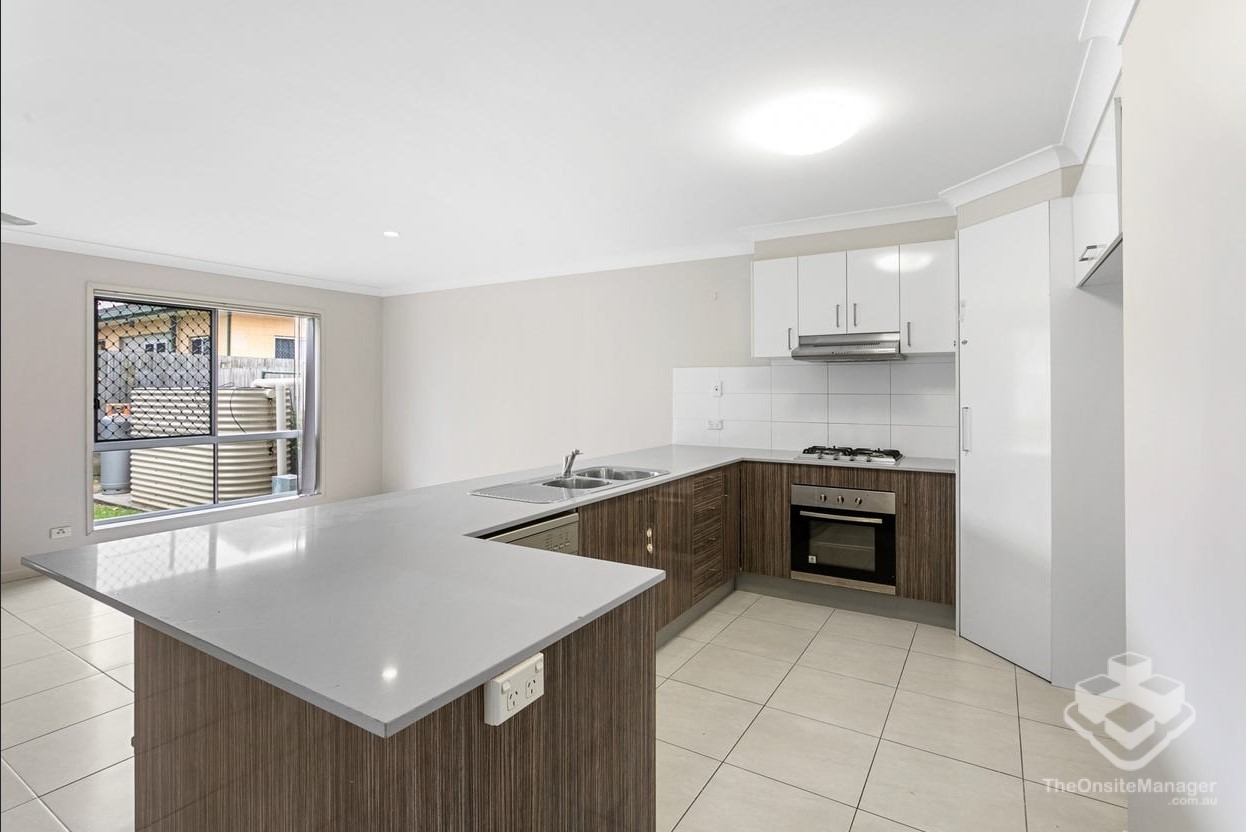 Spacious townhouse close to water front