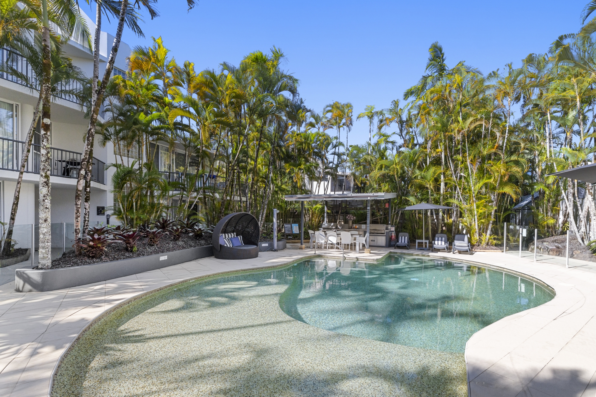 A little Noosa luxury. A very smart next move. | Resort Brokers ID : MR009351