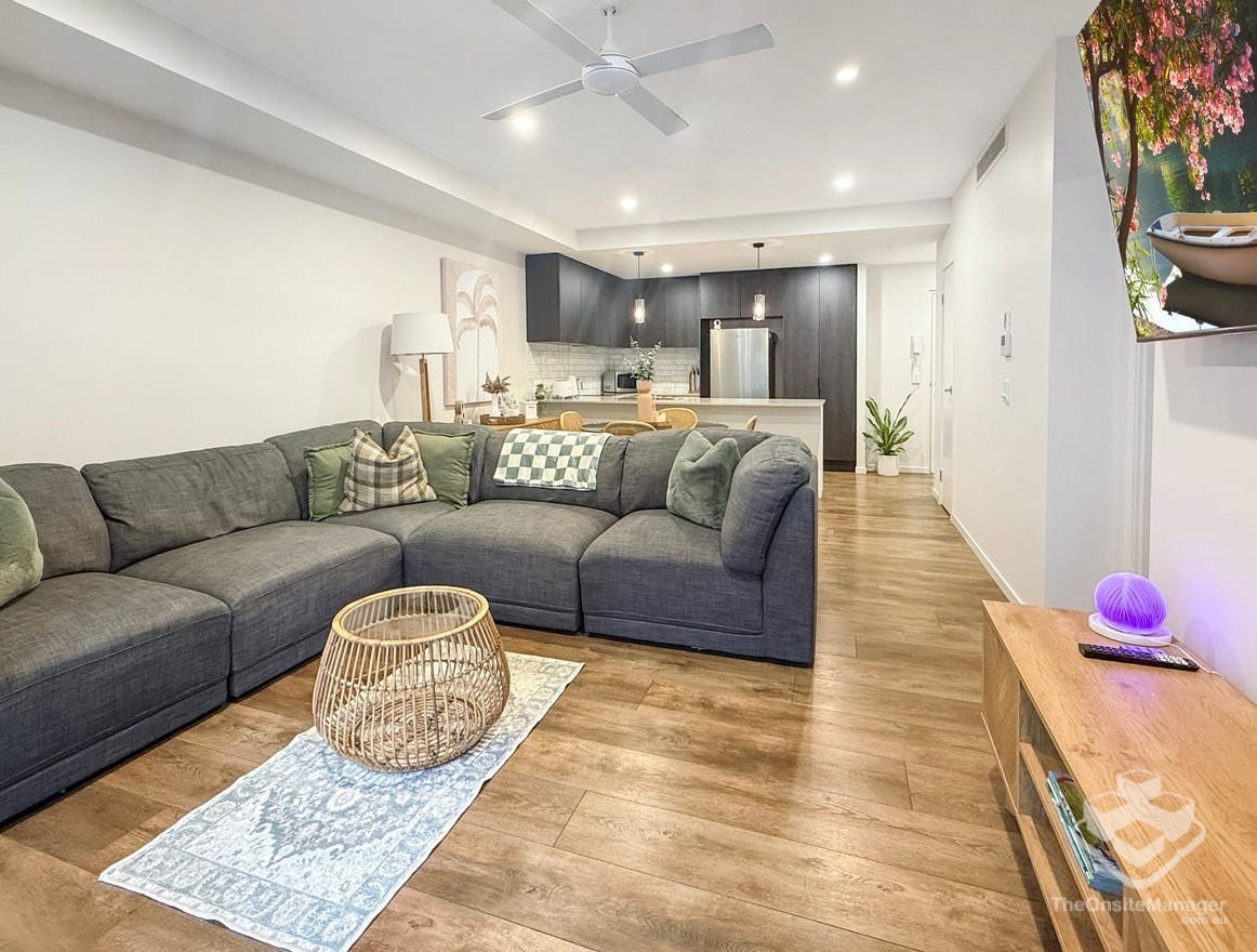 Experience Elevated Living: Luxurious 2-Bedroom Apartment in Prime Helensvale Location!