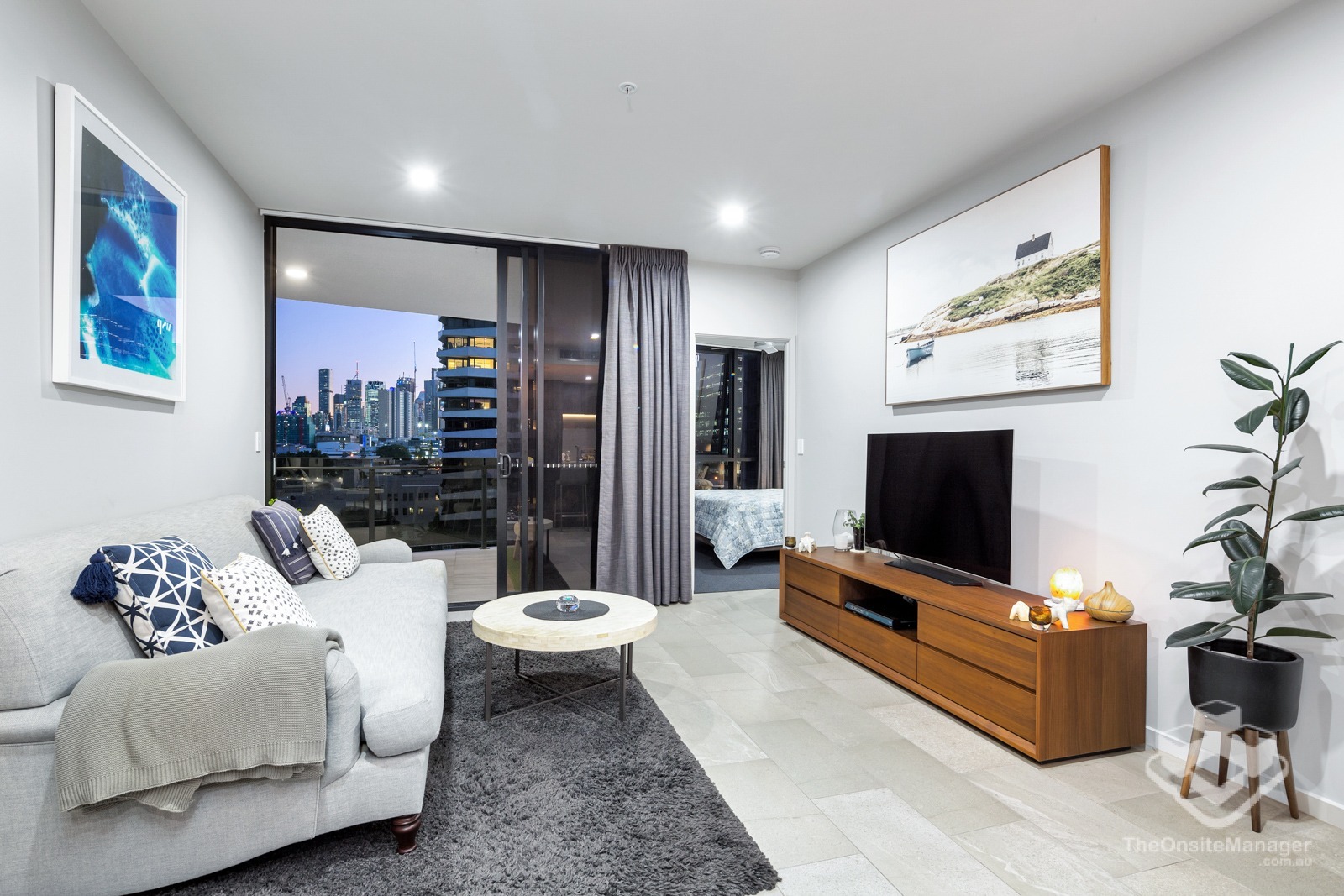 Stylish One-Bedroom Apartment with Spacious Balcony in the Heart of Newstead