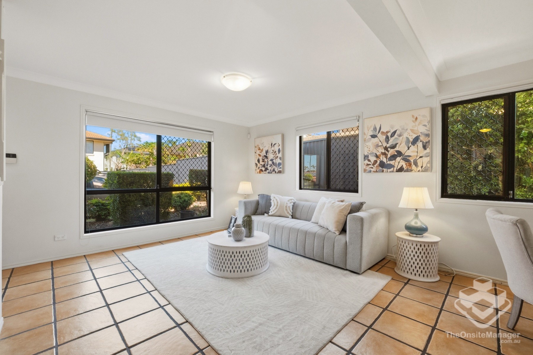 Golden Location, Low Density Complex - Walking distance to Everything!