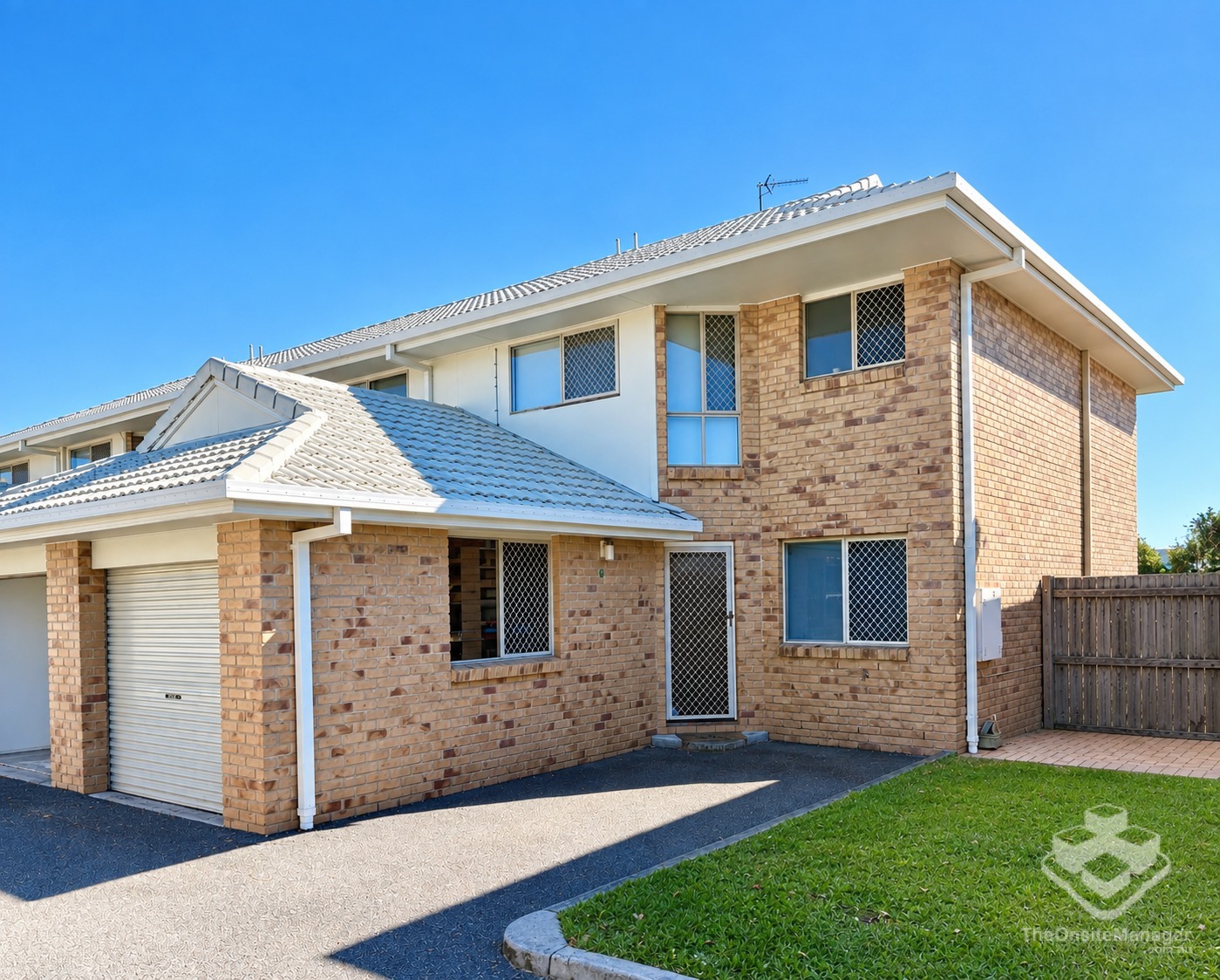 Spacious  3 Bedrooms Townhouse in a very convenient  location