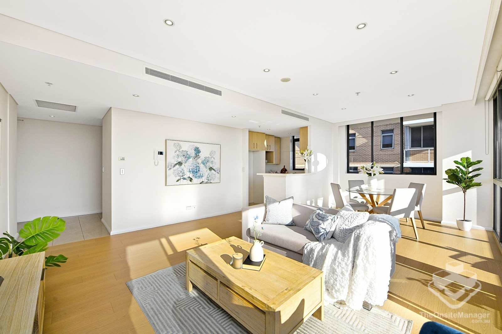 Stunning Sundrenched East & West Facing Apartment