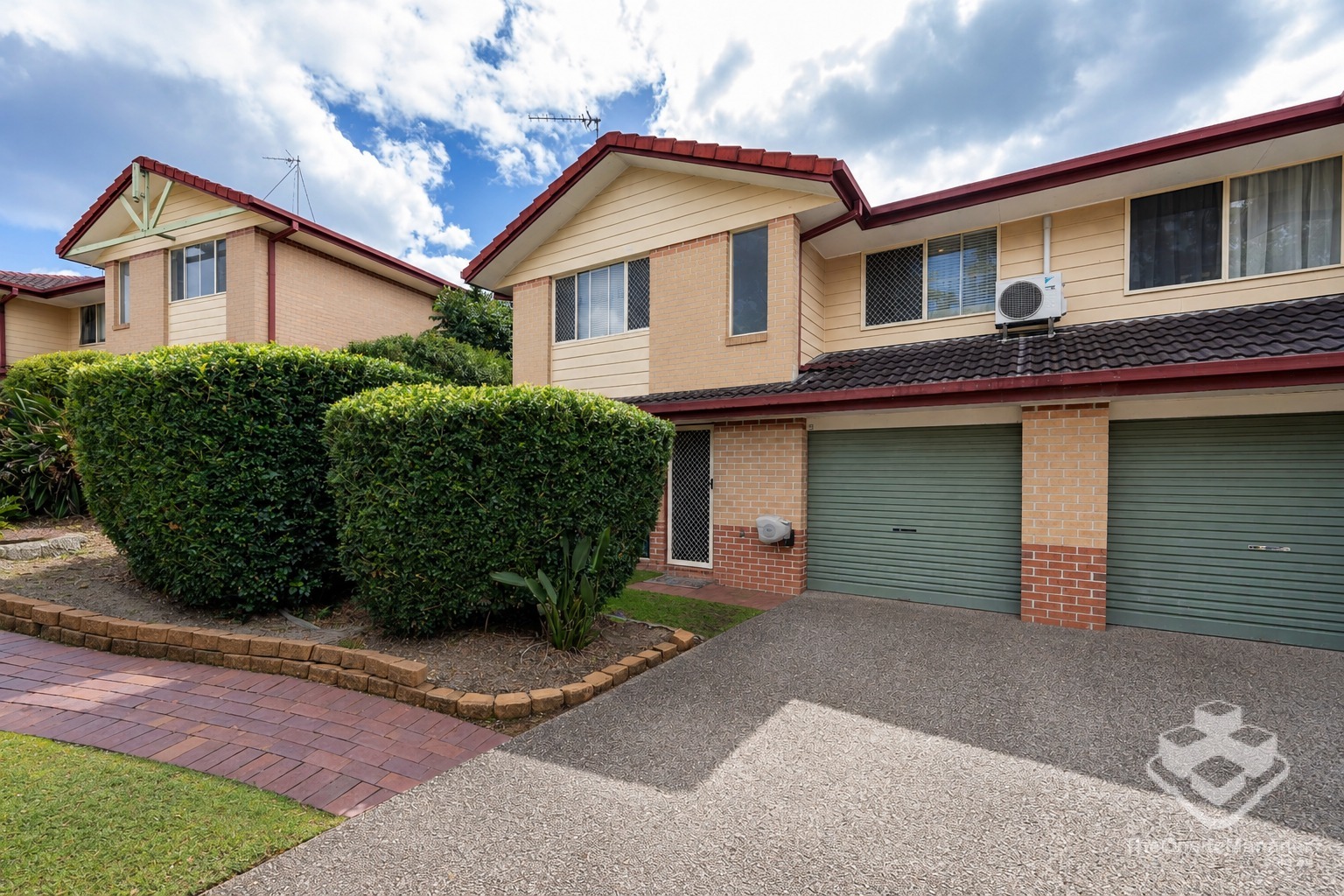Spacious Two-Storey Townhouse in Prime Labrador Location