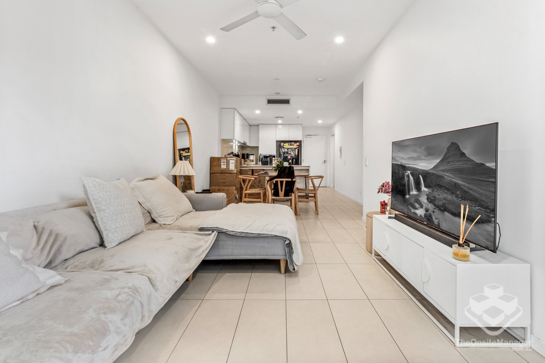 Modern Large 1 Bedroom + Study Room Unit