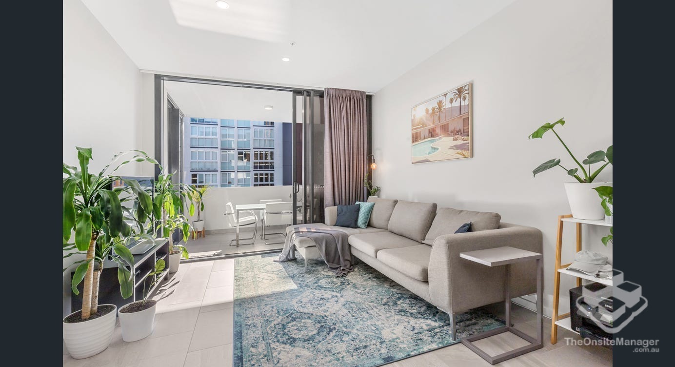 Stylish One-Bedroom Apartment with Spacious Balcony in the Heart of Newstead