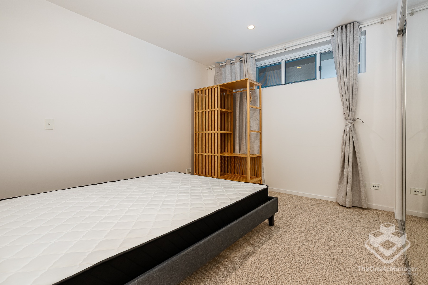 Lovely 1 bedroom fully furnished Unit in the Heart of Coorparoo