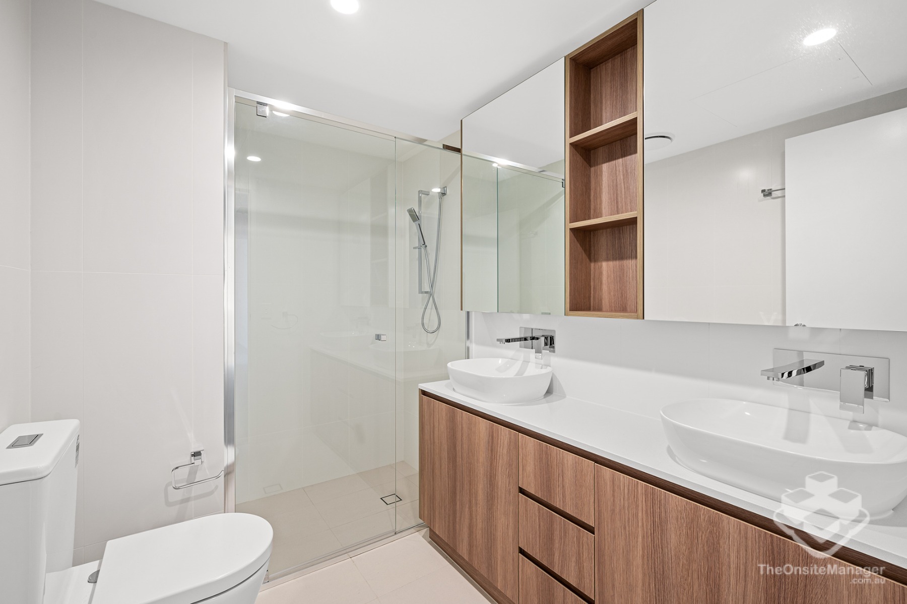 Lovely 2 Bedroom Apartment in the heart oof Coorparoo with two carspaces
