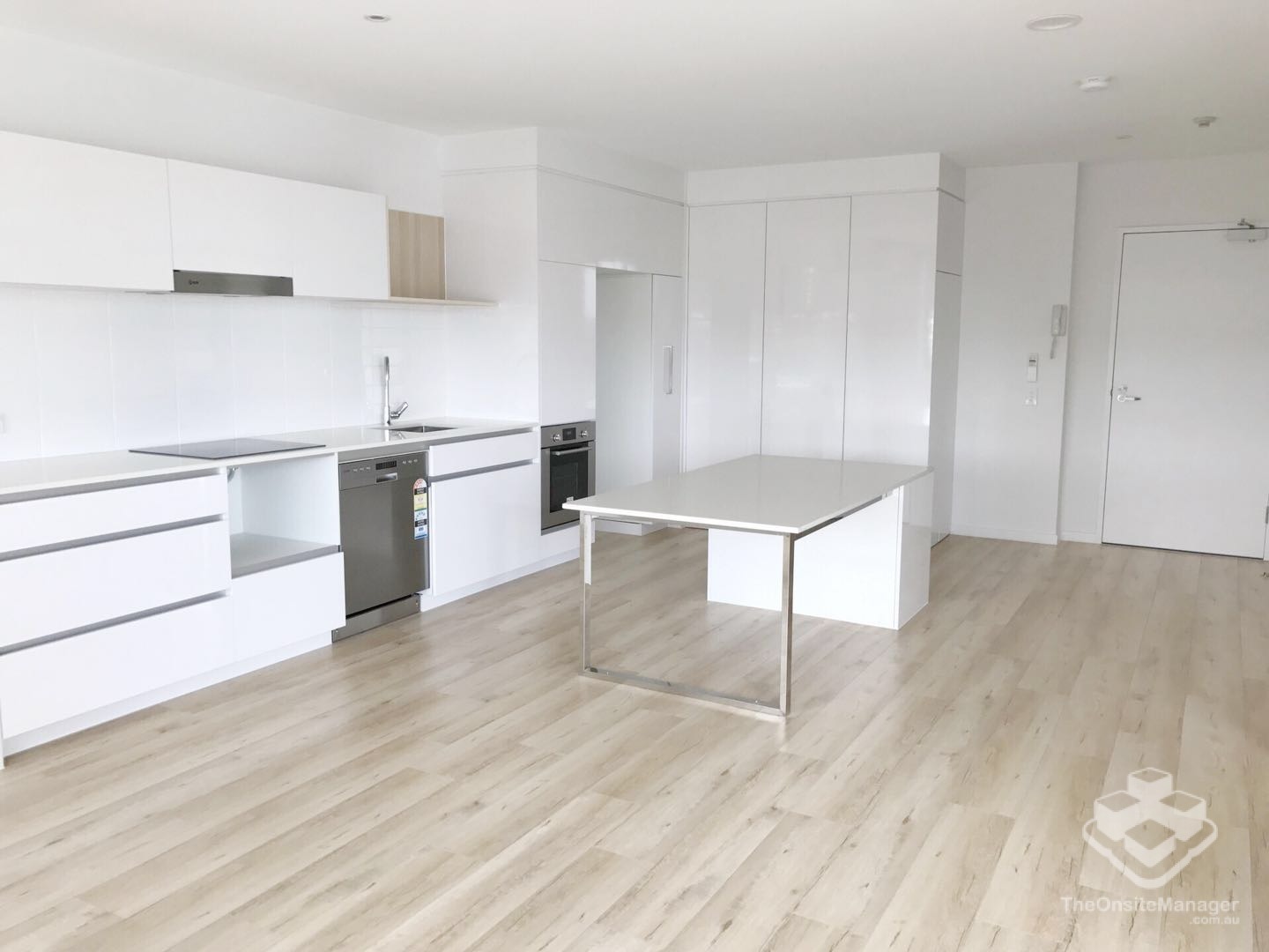 MORDERN SPACIOUS APARTMENT