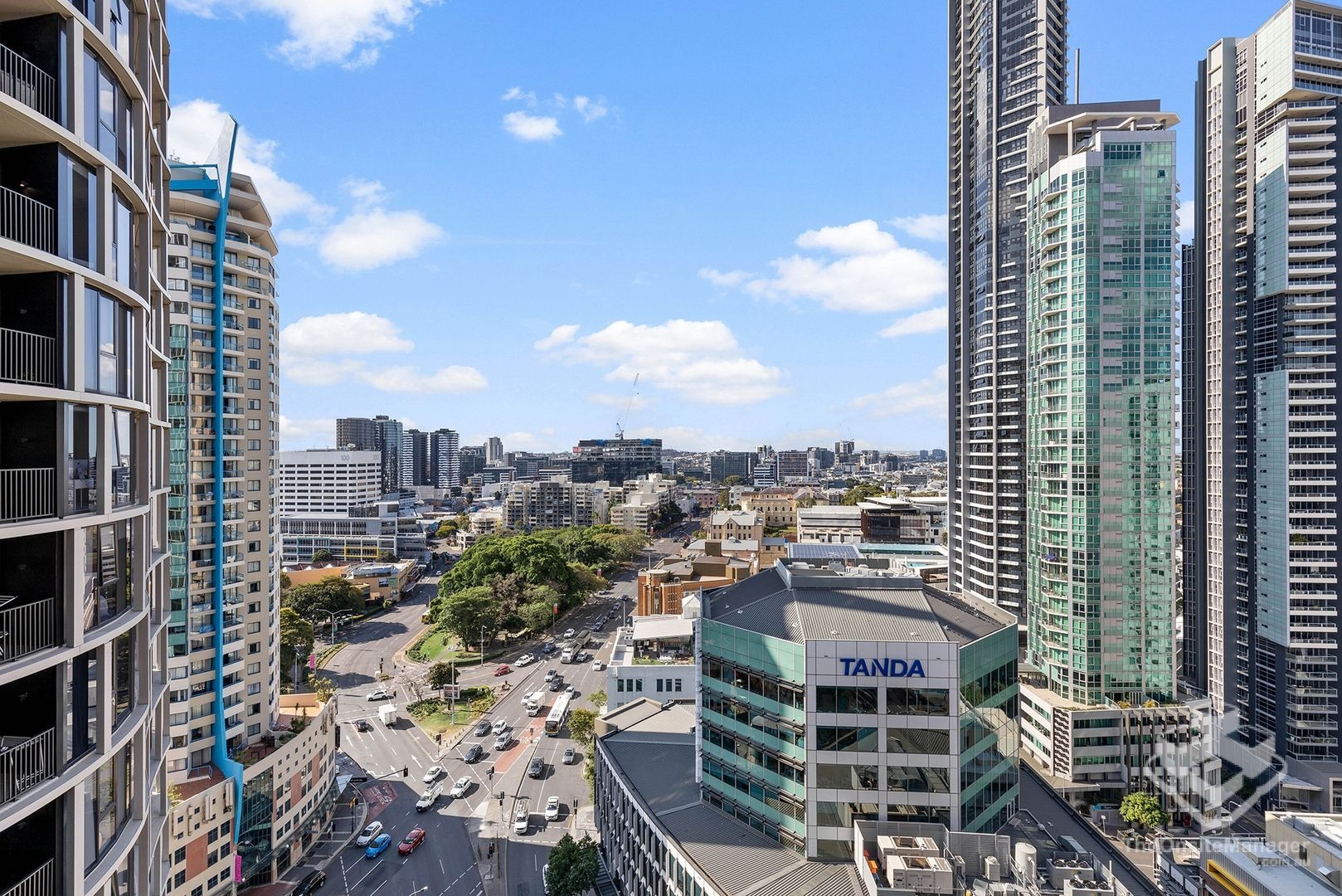 Luxurious High-Floor 2 Bedroom Apartment with Stunning River & City Views – Prime CBD Location