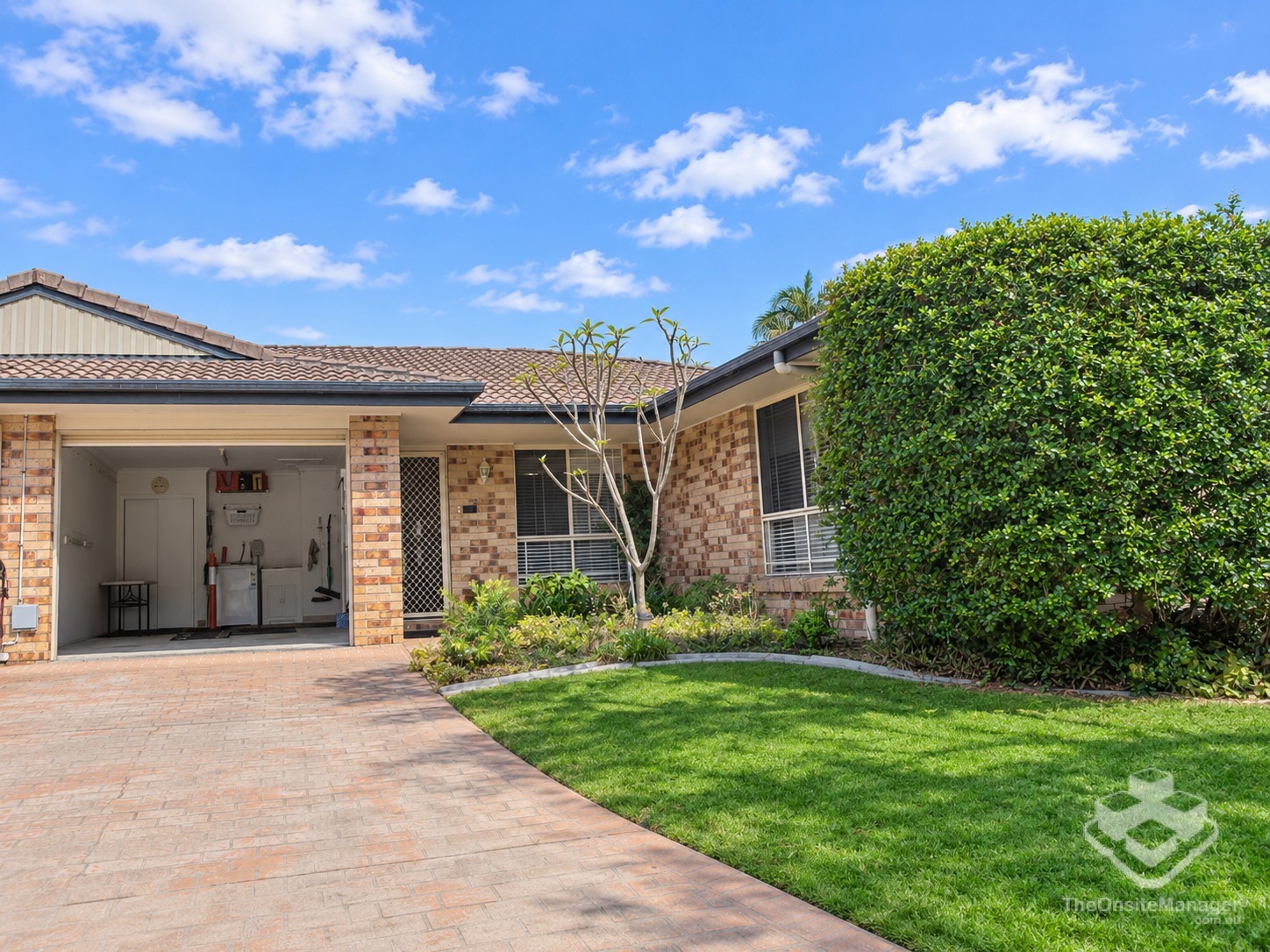 Rare Algester Villa with Pool, Solar & Beautiful Garden