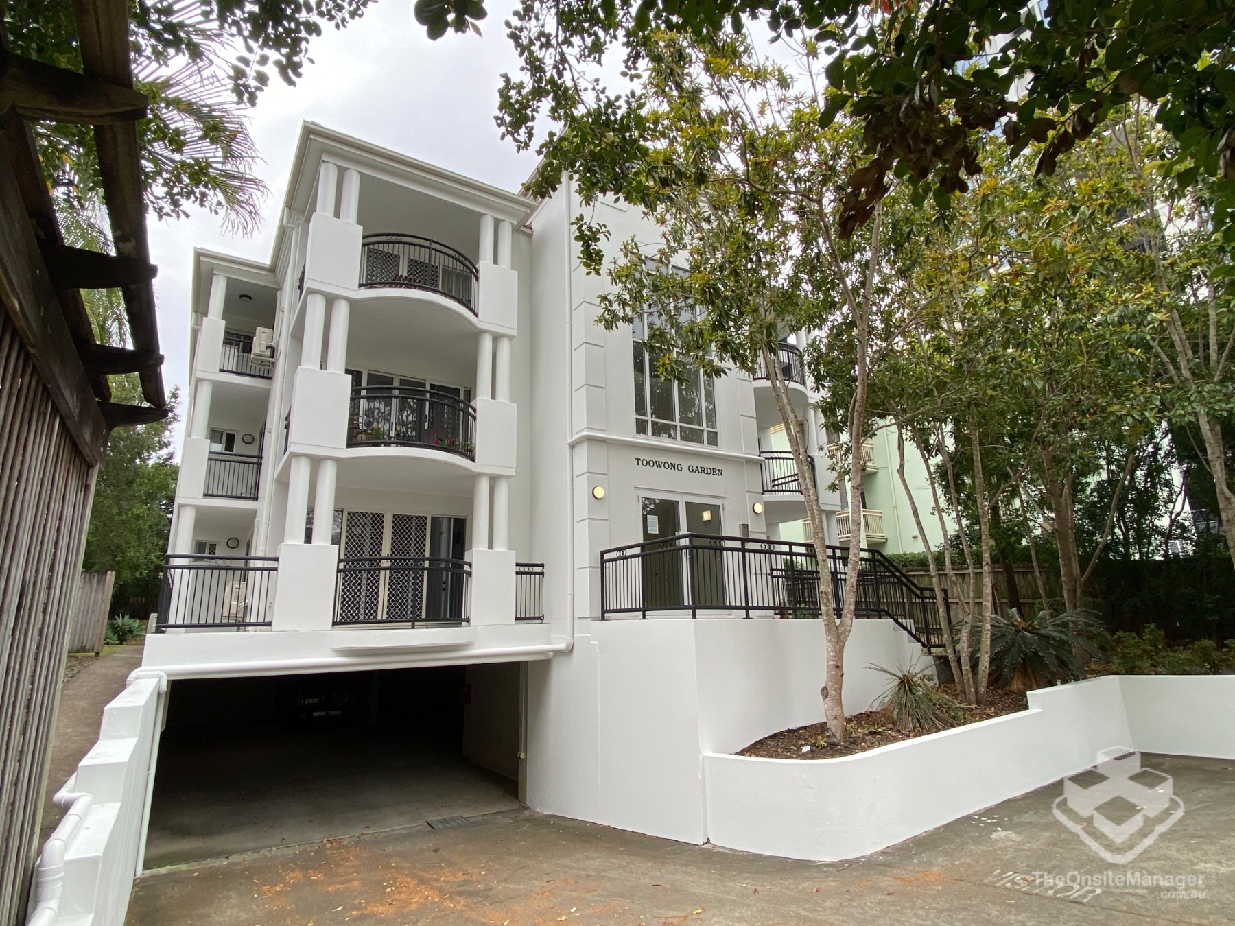 Newly Renovated unit | Fully Furnished | Walk to Toowong Village