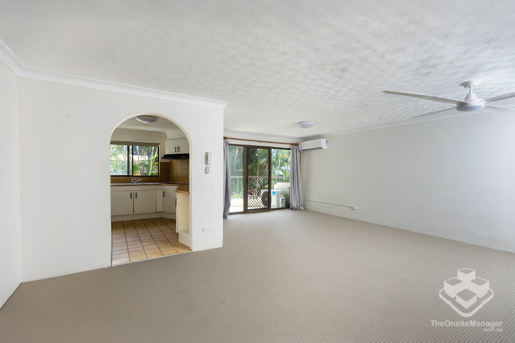 Freshly Refreshed 2 Bedroom Apartment in the Heart of Main Beach