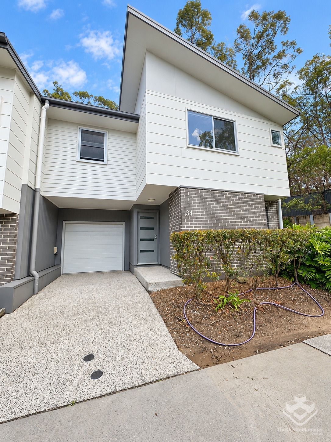 Comfortable Townhouse Living in a Convenient Location