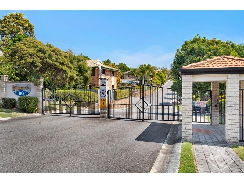 Stylish 3-Bedroom Townhouse in a Prime Location
