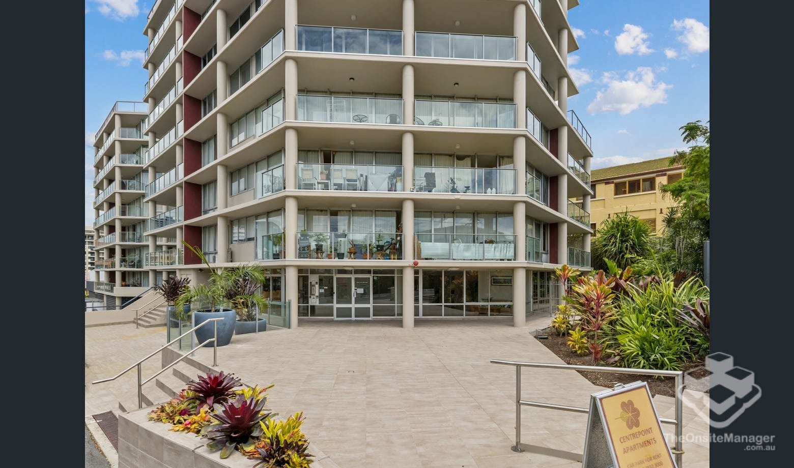 Spacious 100m² One-Bedroom Apartment in Prime Spring Hill Location!