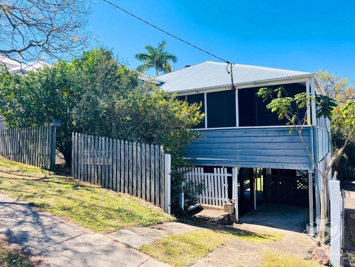 Charming Queenslander Home in Prime Highgate Hill Location!